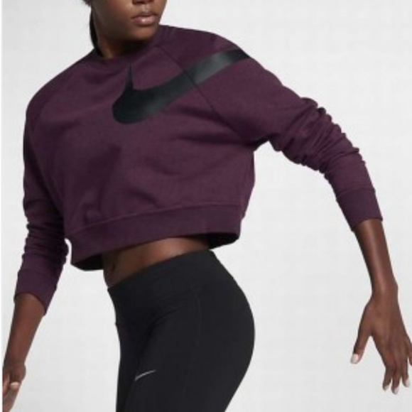 nike versa graphic top